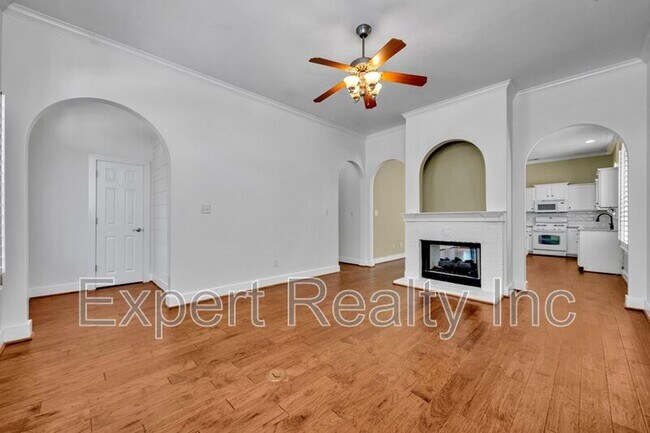 Building Photo - 6285 S Clubview Cir