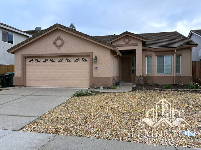 Building Photo - Updated 3 Bedroom, 2 Bathroom, Single-Story Home in Antelope!