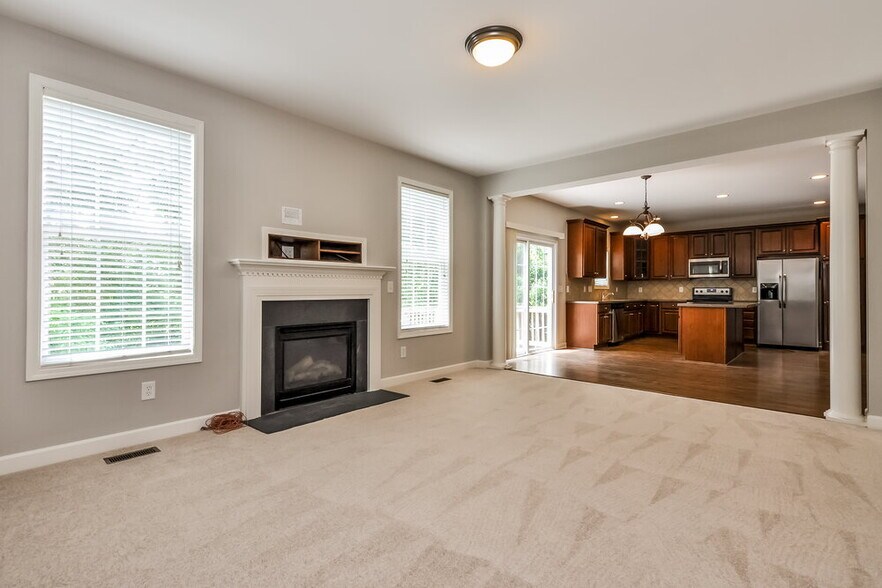 Building Photo - 1320 Trailing Rose Ct