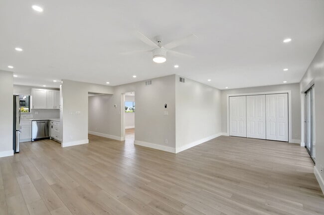 Building Photo - 300 Waterway Dr S