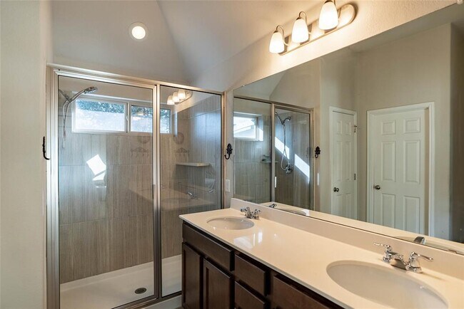 Building Photo - 2009 Garretts Way