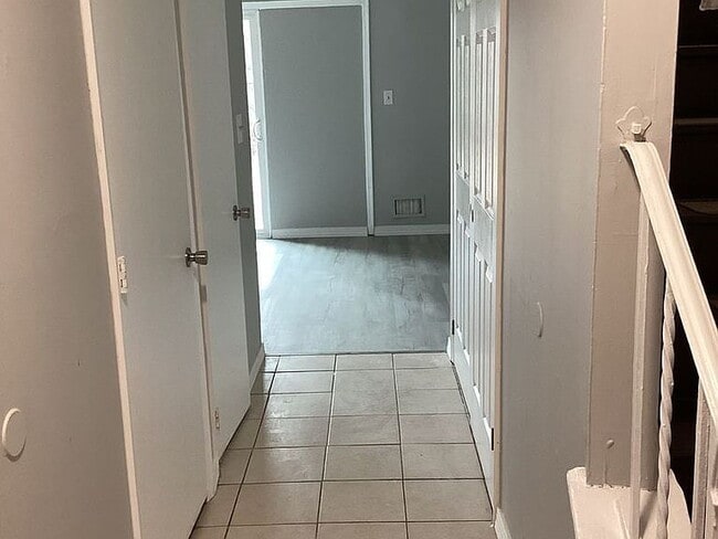 Building Photo - 370 Joe Parker Rd