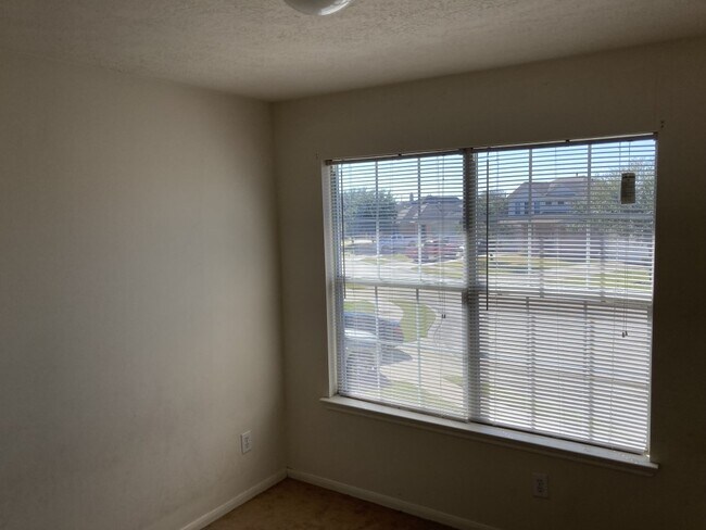 Building Photo - 702 Silver Reef Ln