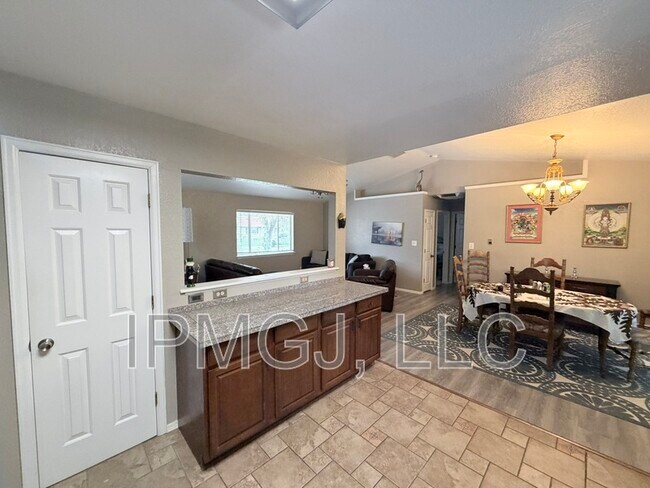 Building Photo - 2718 Del Mar Dr