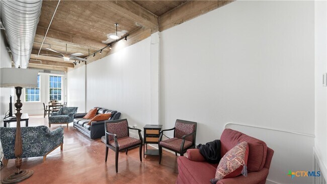 Building Photo - 222 Losoya St