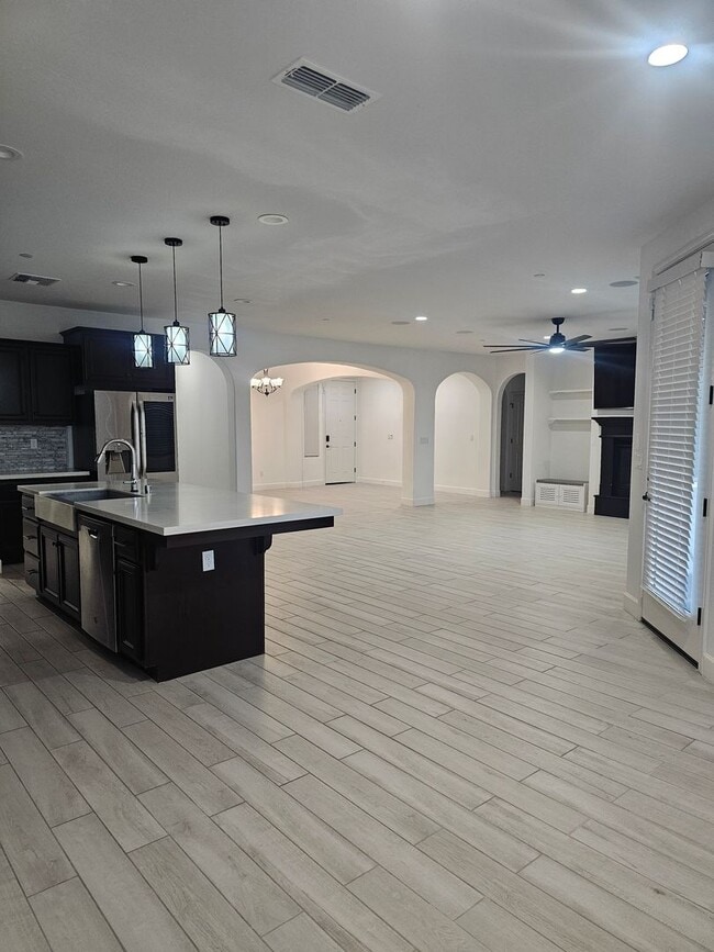 Building Photo - Beautiful Home in Gated Community