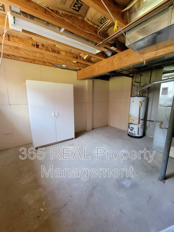 Building Photo - 6233 W 3rd Street Rd