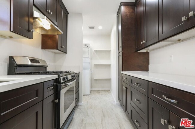 Building Photo - 1722 N Ave 45