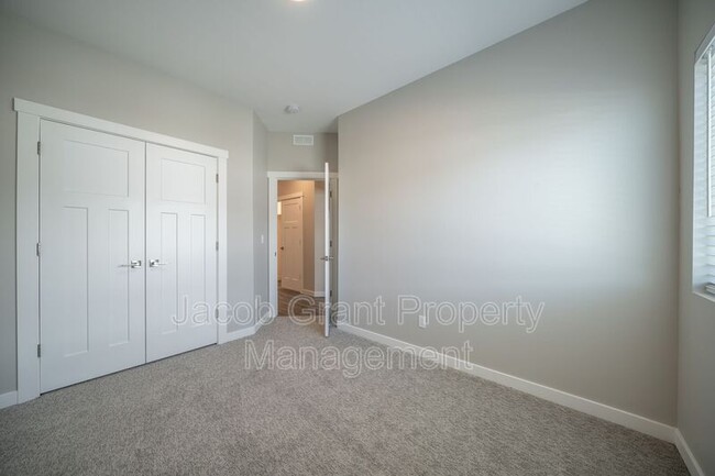 Building Photo - 1801 Jennie Lee Dr