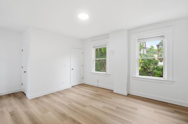 Building Photo - 568 Hale Ave