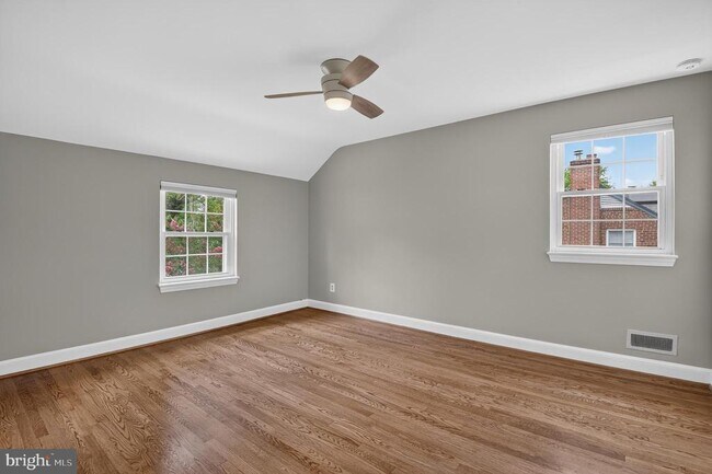 Building Photo - 9315 Linden Ave