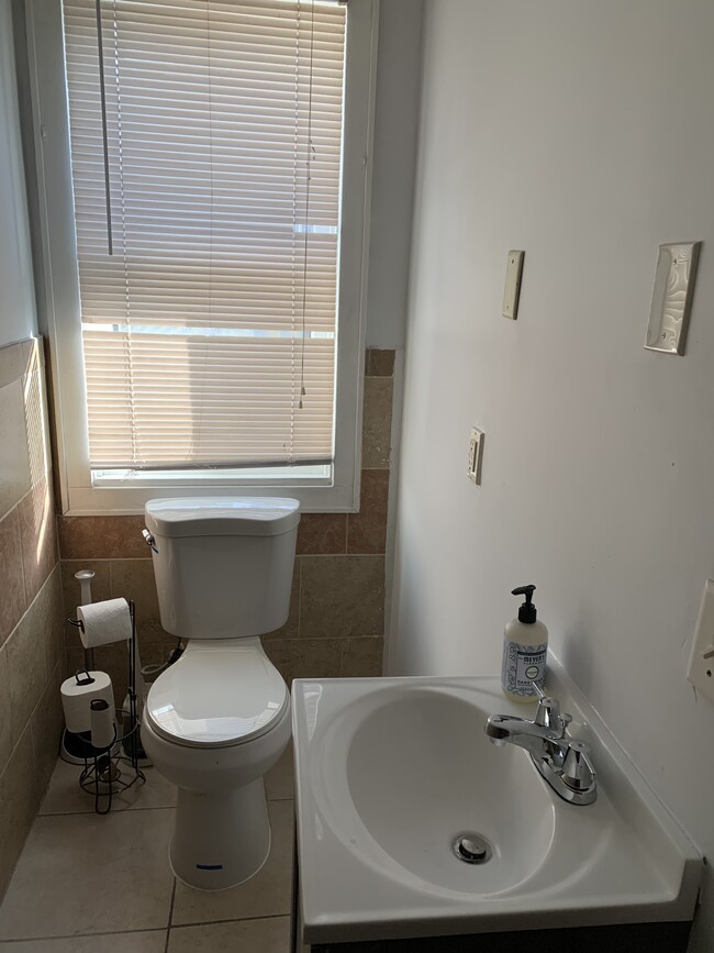 Main Level bathroom - 1036 13th Ave SE