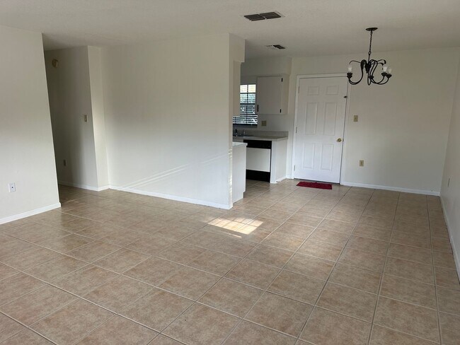 Building Photo - 706 Lee St