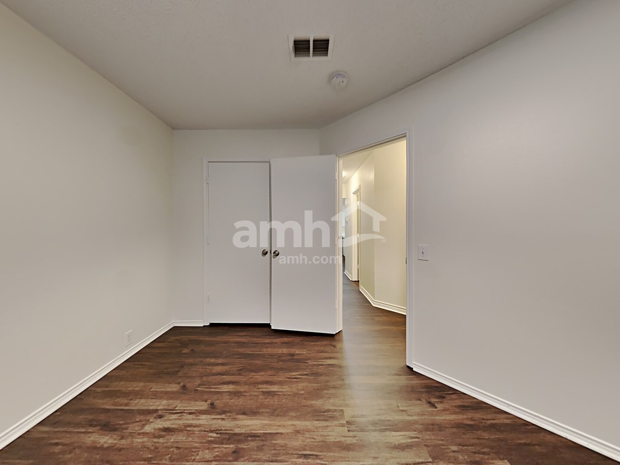 Building Photo - 933 Paddington Dr E