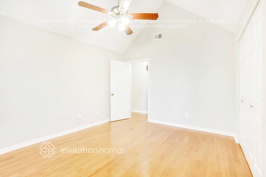 Building Photo - 695 Shore Pl