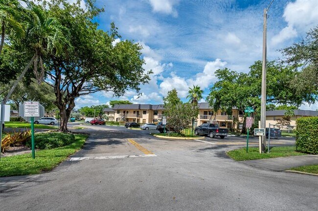 Building Photo - 141 NW 93rd Ave