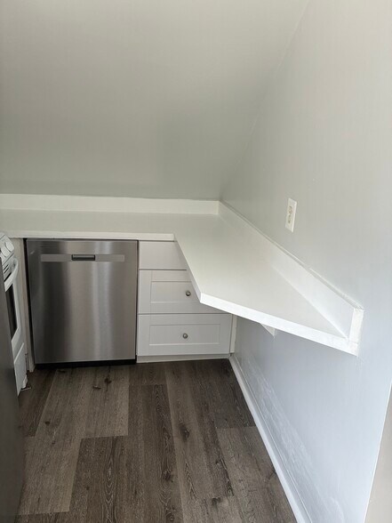 Building Photo - 6116 Washington St