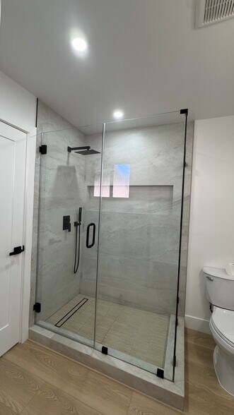 Building Photo - 3443 E 8th St