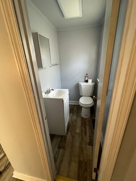 Building Photo - 2313 Elbon Dr