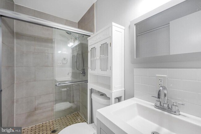 Building Photo - 4111 Landgreen St