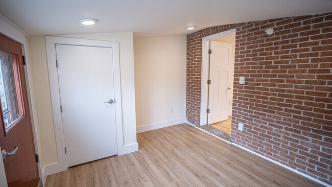 Building Photo - 28 S Williams St