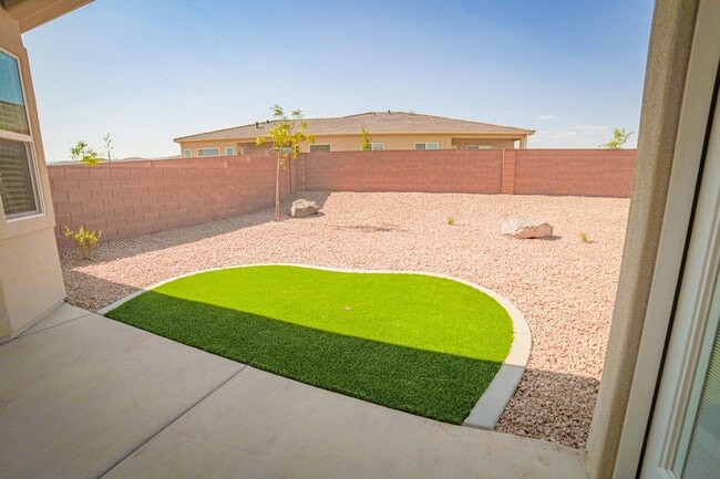 Building Photo - New Townhome in Hurricane