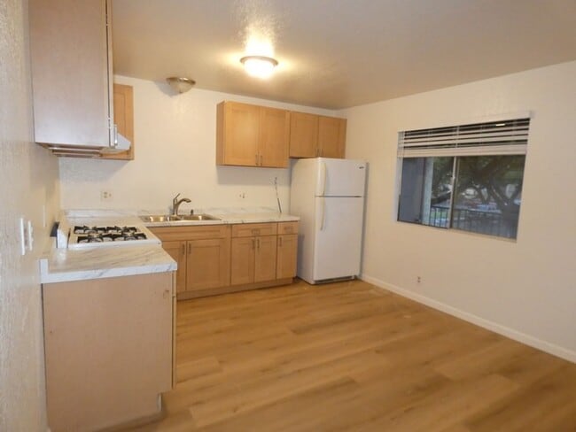 Building Photo - One Bedroom Apartment in Santa Maria