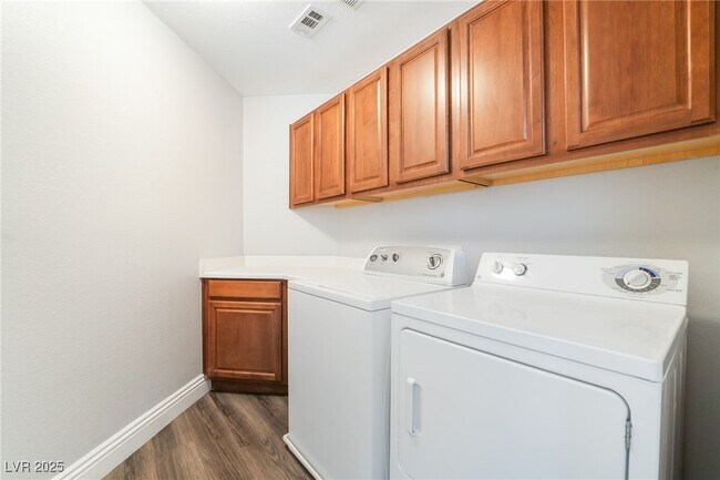 Building Photo - 9372 Glendora Valley St