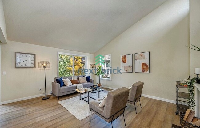 Building Photo - 2 Bed and 1.5 Bath Stunning Townhome is Available for Rent!