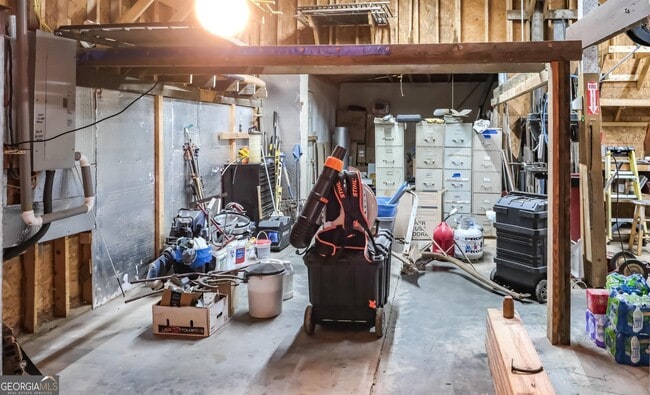 Building Photo - 15 Falcon Dr