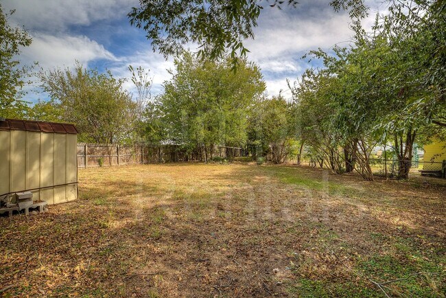 Building Photo - 6426 Chapman Dr