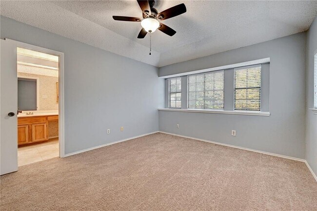 Building Photo - 12915 Modena Trail