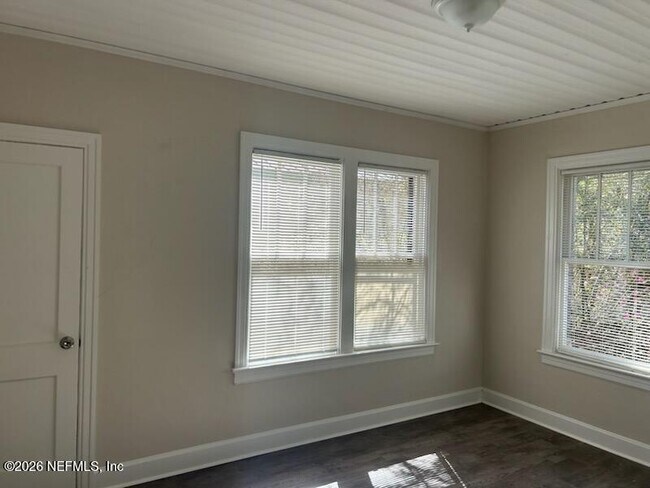 Building Photo - 678 Ivy St