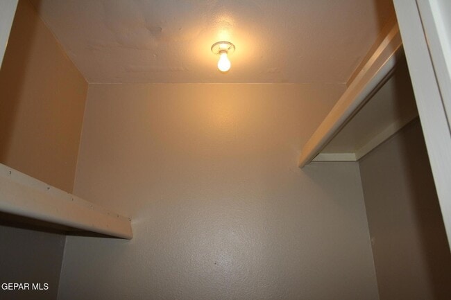 Building Photo - 10711 Ivanhoe Dr