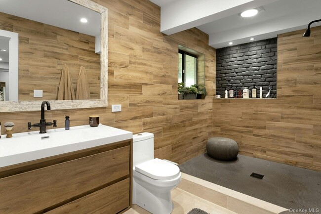 Building Photo - 16 Old Wagon Rd