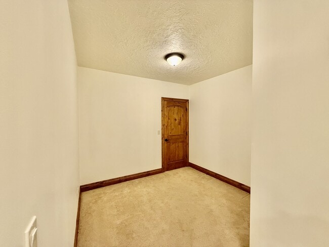Building Photo - 6819 S Greenfield Way