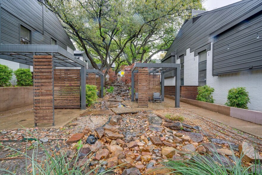 Building Photo - 9763 Audelia Rd