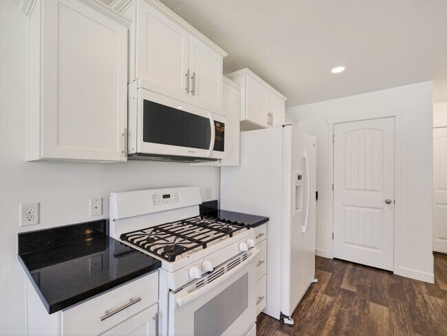 Building Photo - 98 E Harmony Ct