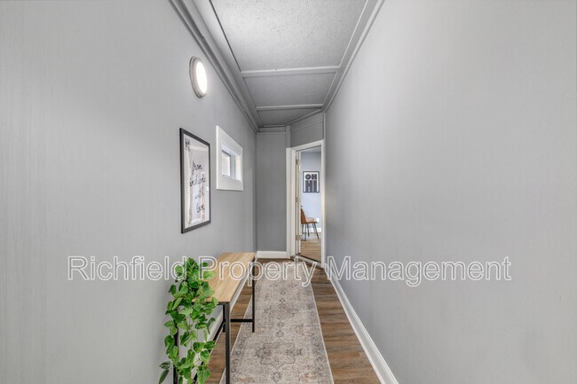 Building Photo - 43 N Beville Ave