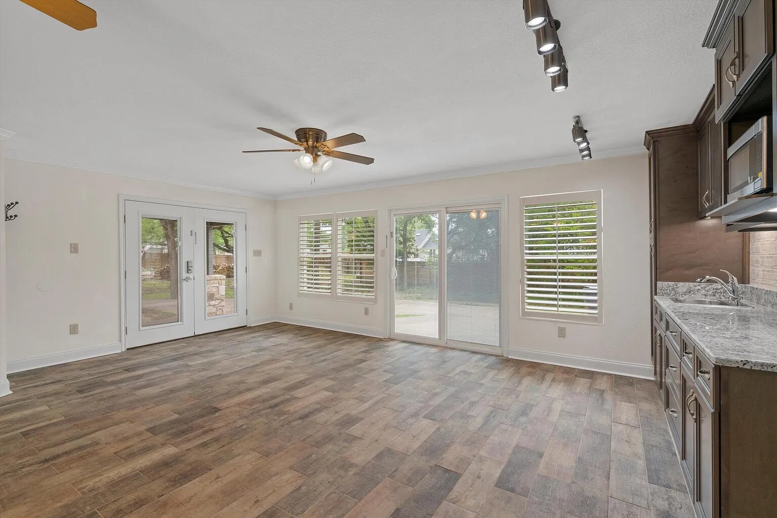 Huge Family Room Opens To Back Driveway and Carport - 273 Leafy Hollow Ln