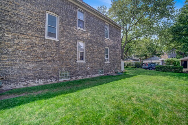 Building Photo - 2018 Pratt Ct