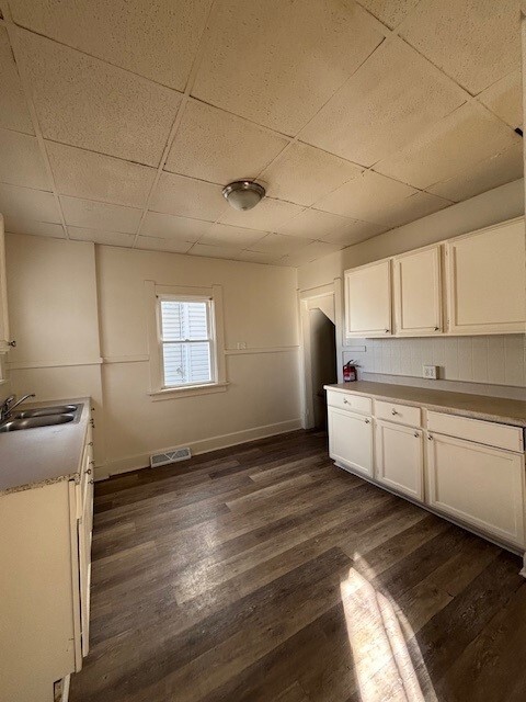 Building Photo - 330 E Lake St