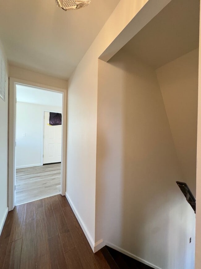 Building Photo - Charming 5 Bedroom/2 Bathroom Home with Large Backyard in Essex, MD!