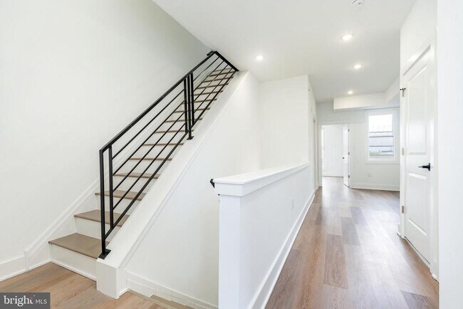 Building Photo - 2252 N Front St