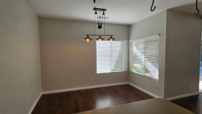 Building Photo - Kingsburg House for Rent