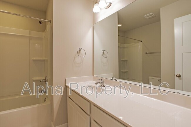 Building Photo - 385 Hague Dr