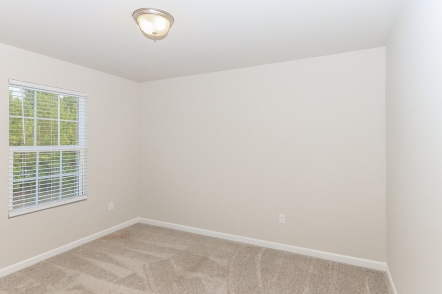 Building Photo - 1613 Pauli Dr