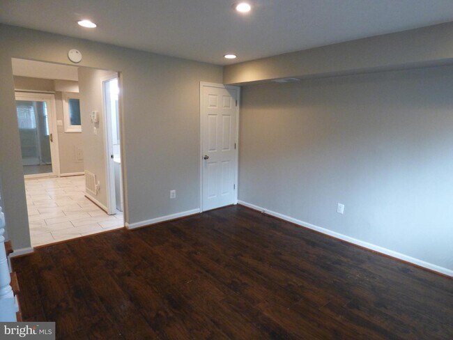 Building Photo - 1204 Westview Terrace