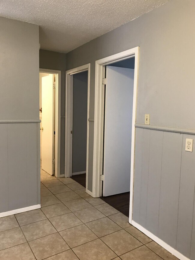 Building Photo - 1118 44th St