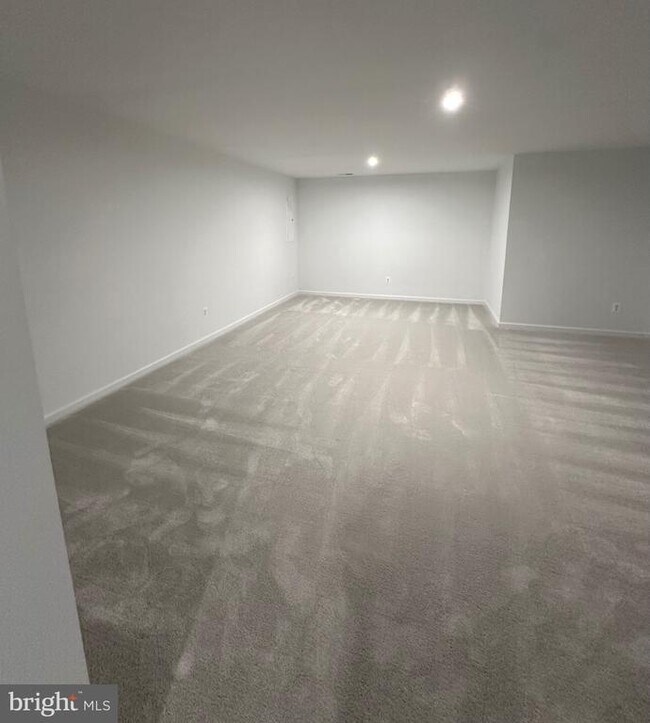 Building Photo - 151 Capulet Ct